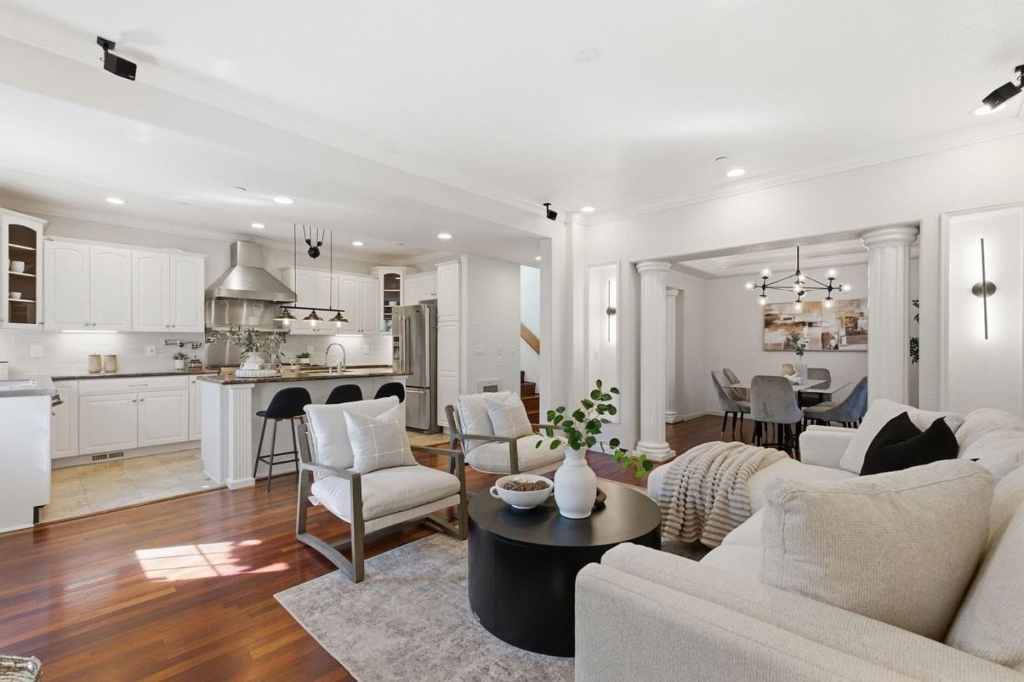 390 E Washington Ave, listing photograph 1