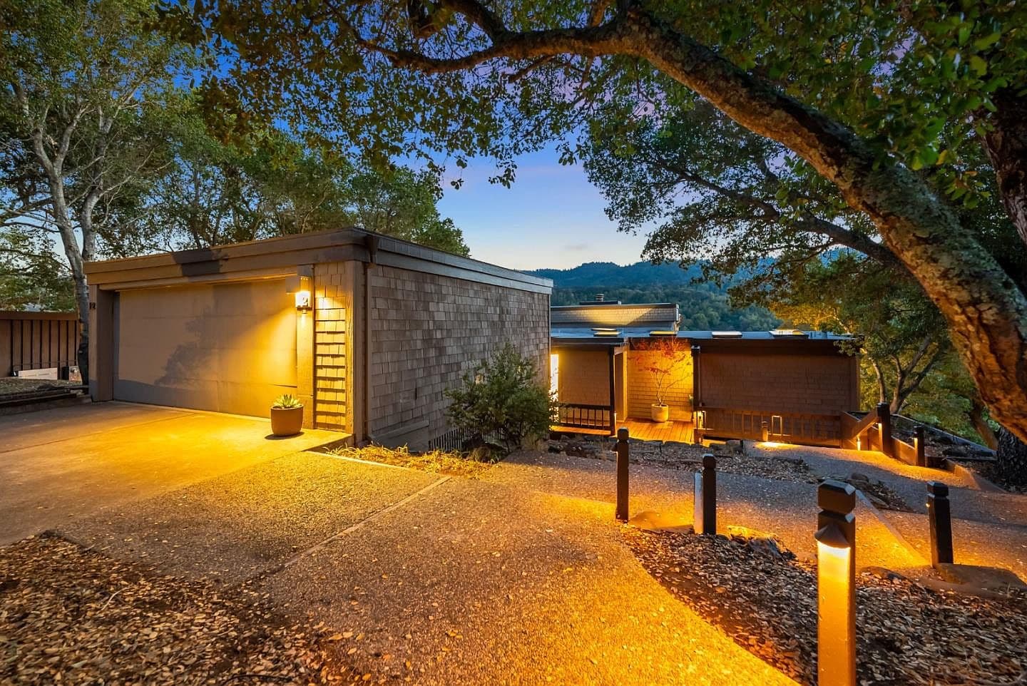 12 Hawkview St, listing photograph 1
