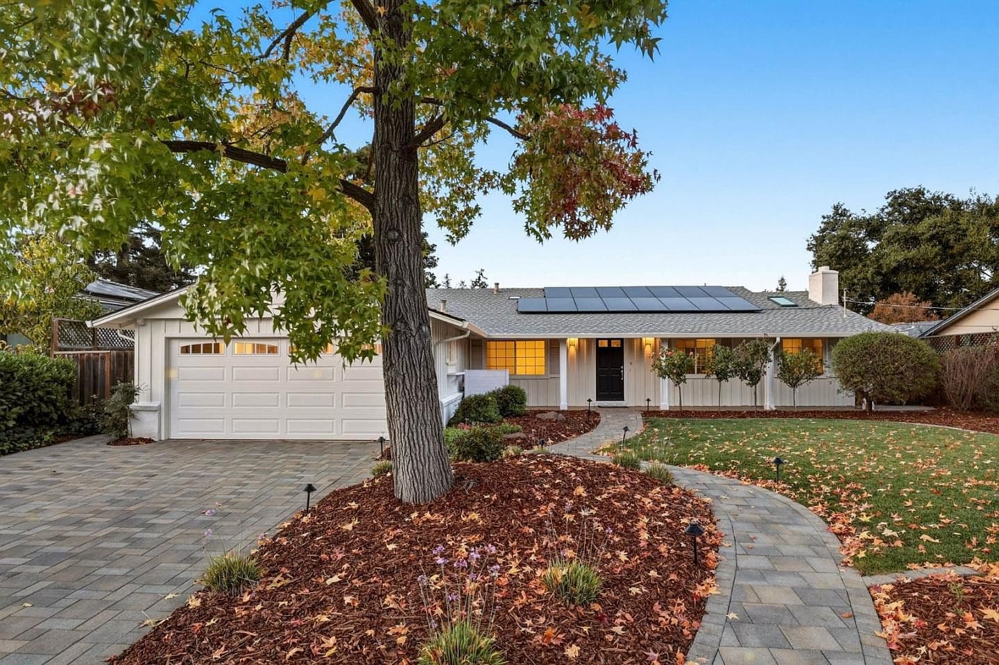 698 Benvenue Ave, listing photograph 1