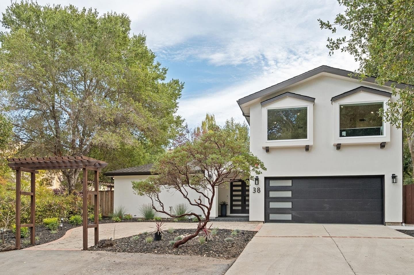 38 Bishop Ln, listing photograph 1