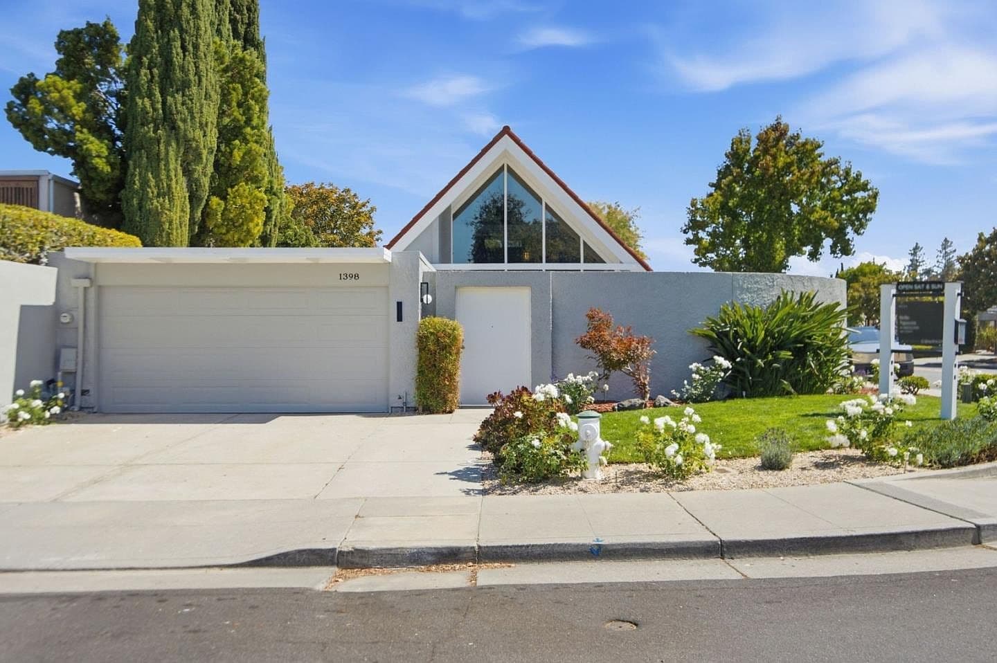 1398 Sydney Dr, listing photograph 1