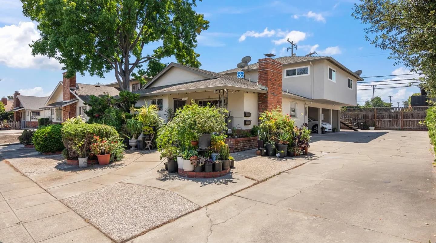 1040 W Iowa Ave, listing photograph 1