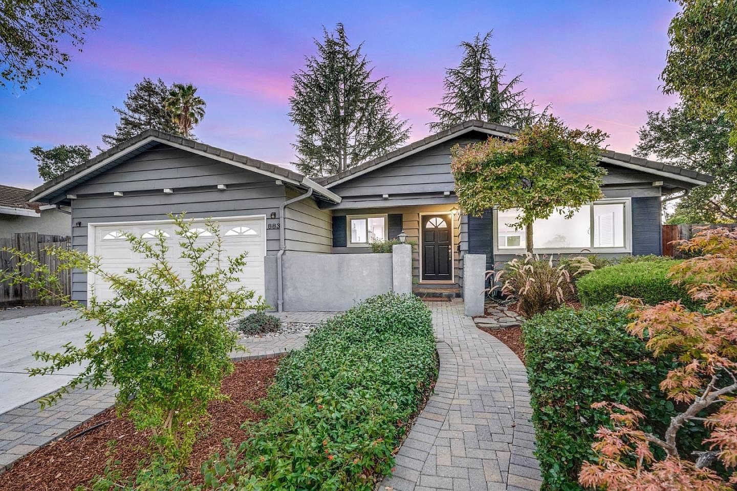 883 Roble Dr, listing photograph 1