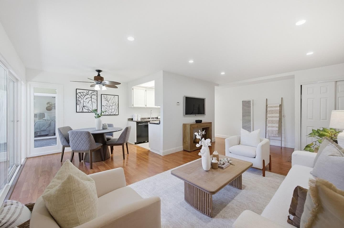 280 Easy St APT 209, listing photograph 1