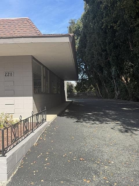 2211 Park Blvd, listing photograph 1