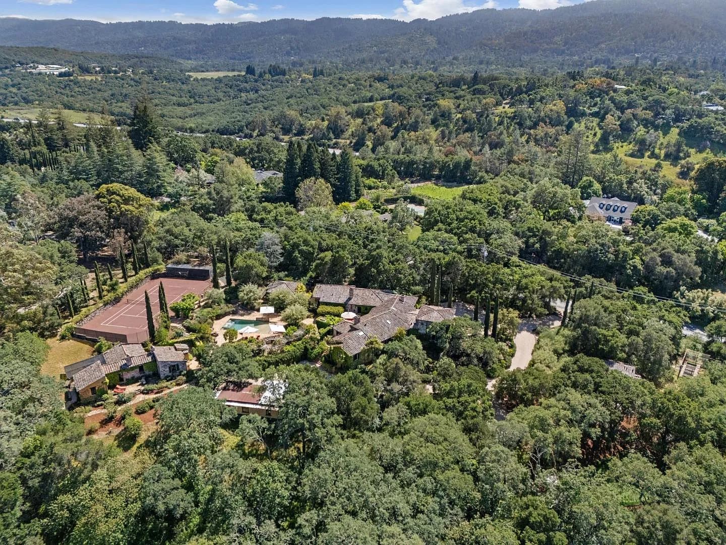 600 Moore Rd, listing photograph 1