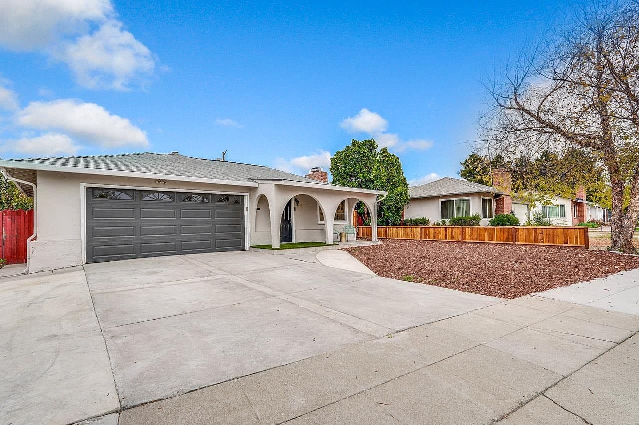 263 E Hemlock Ave, listing photograph 1