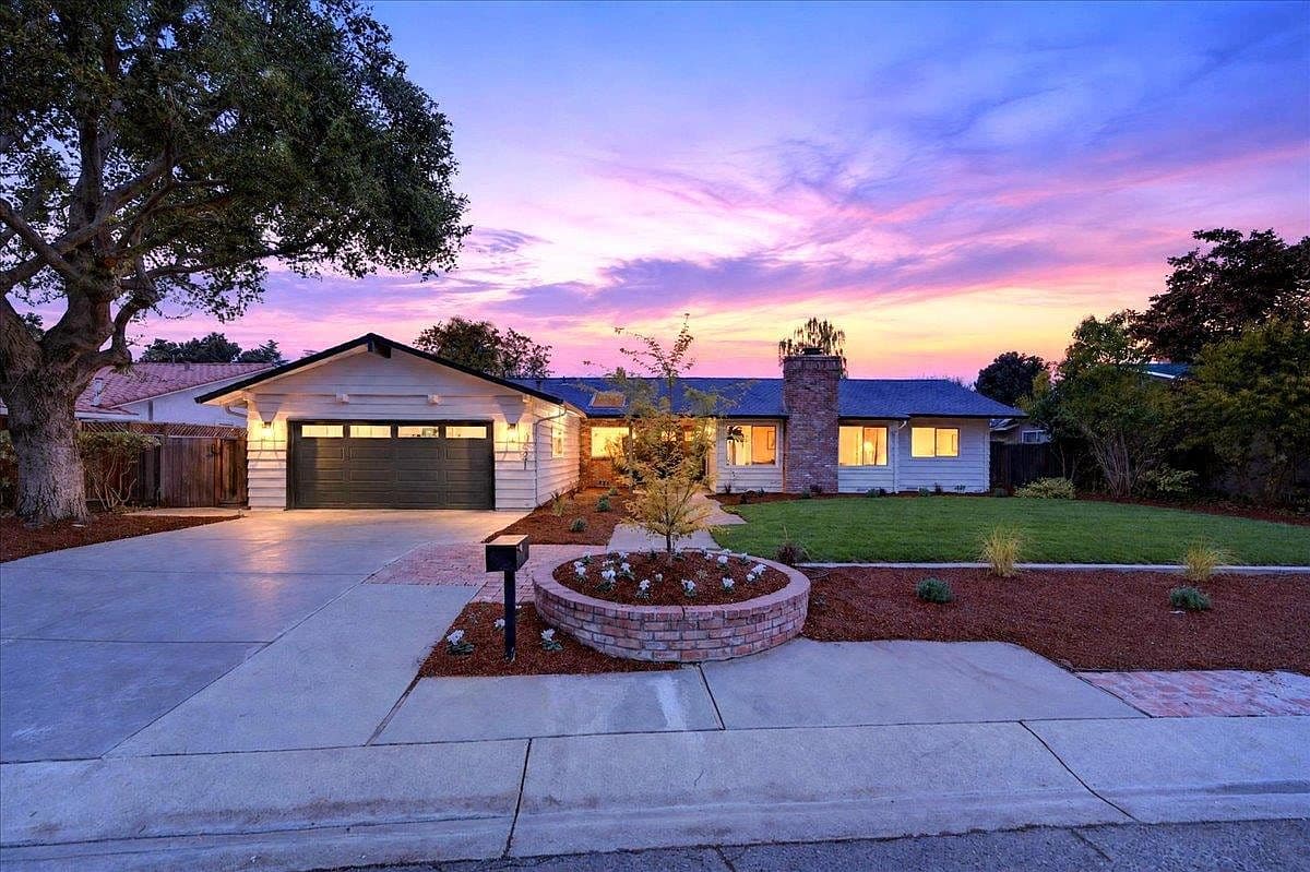 1541 Awalt Ct, listing photograph 1