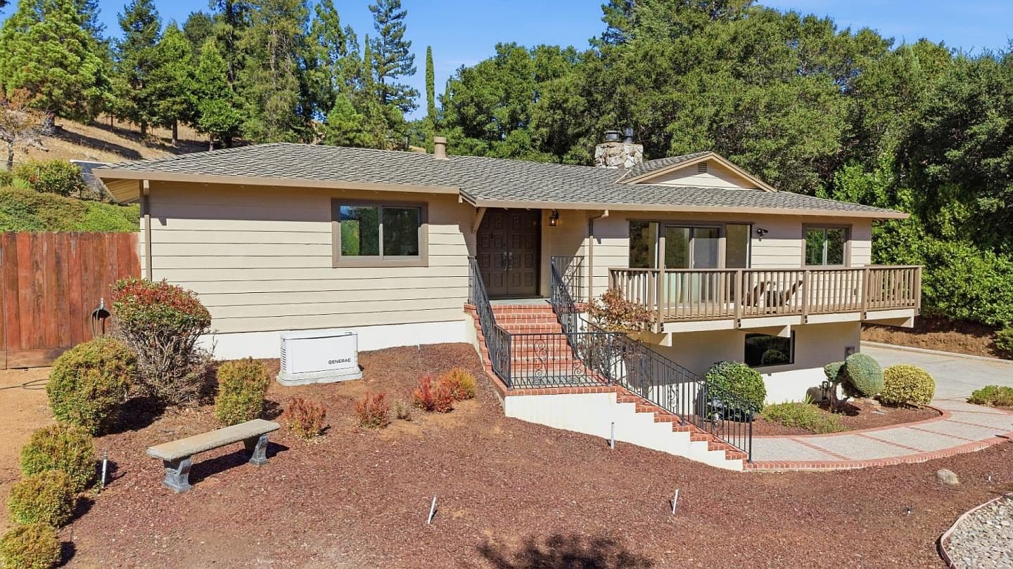 775 W California Way, listing photograph 1