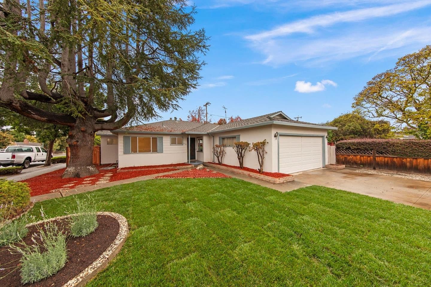 298 Leota Ave, listing photograph 1