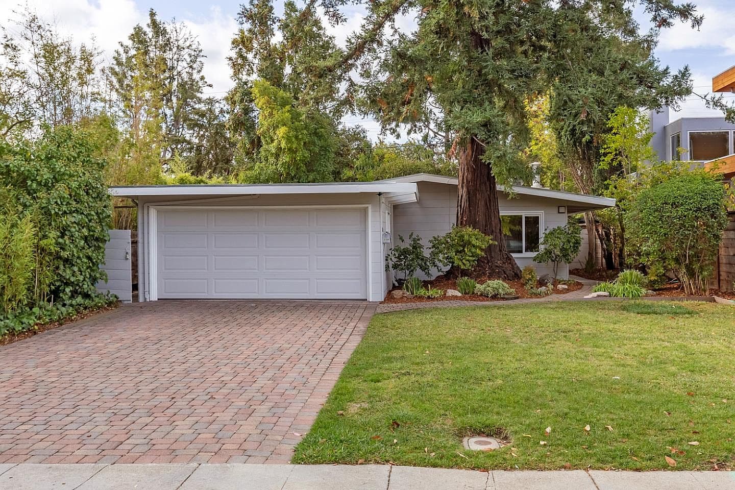 3164 Emerson St, listing photograph 1