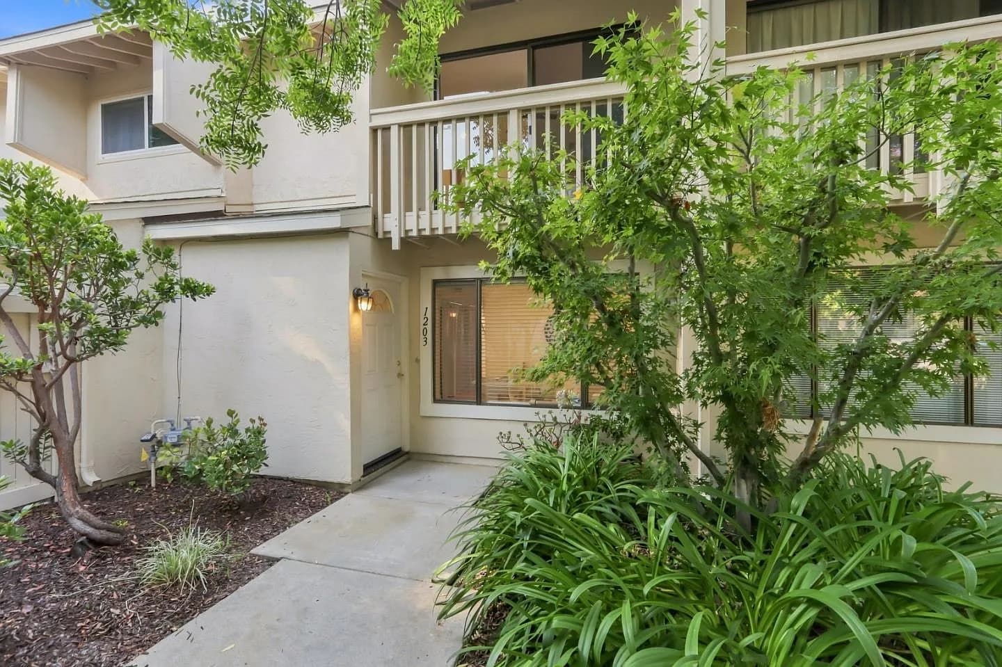 1203 Crescent Ter, listing photograph 1