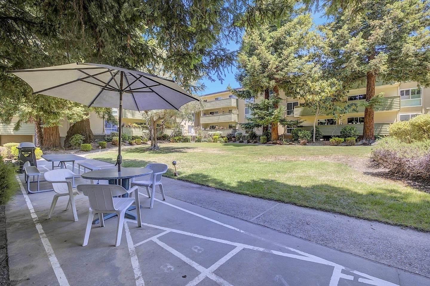 1031 Crestview Dr APT 216, listing photograph 1