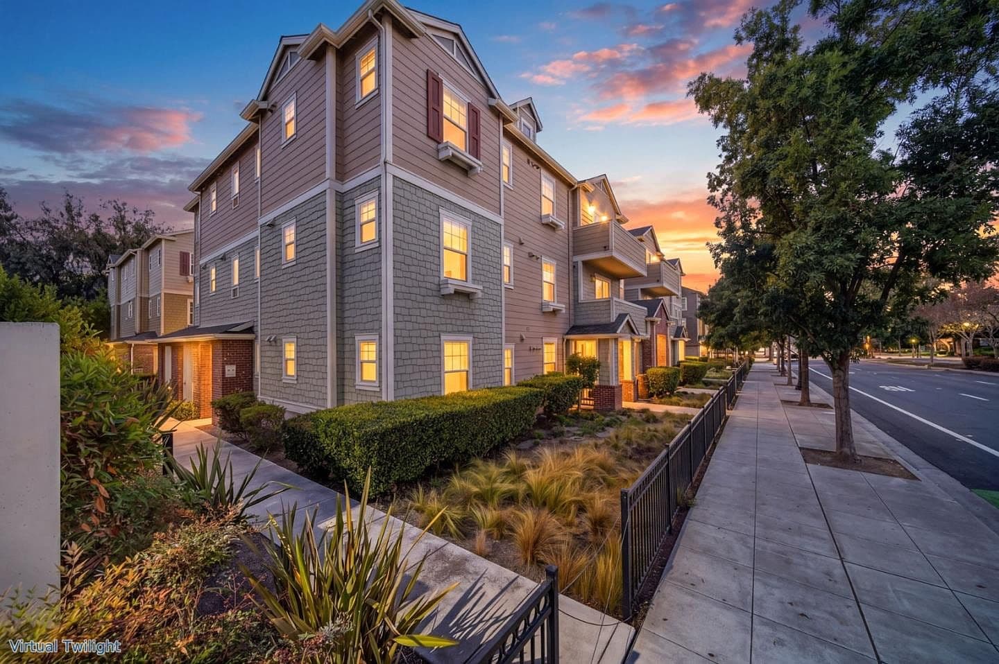 1033 Scotia Ter Unit 202, listing photograph 1