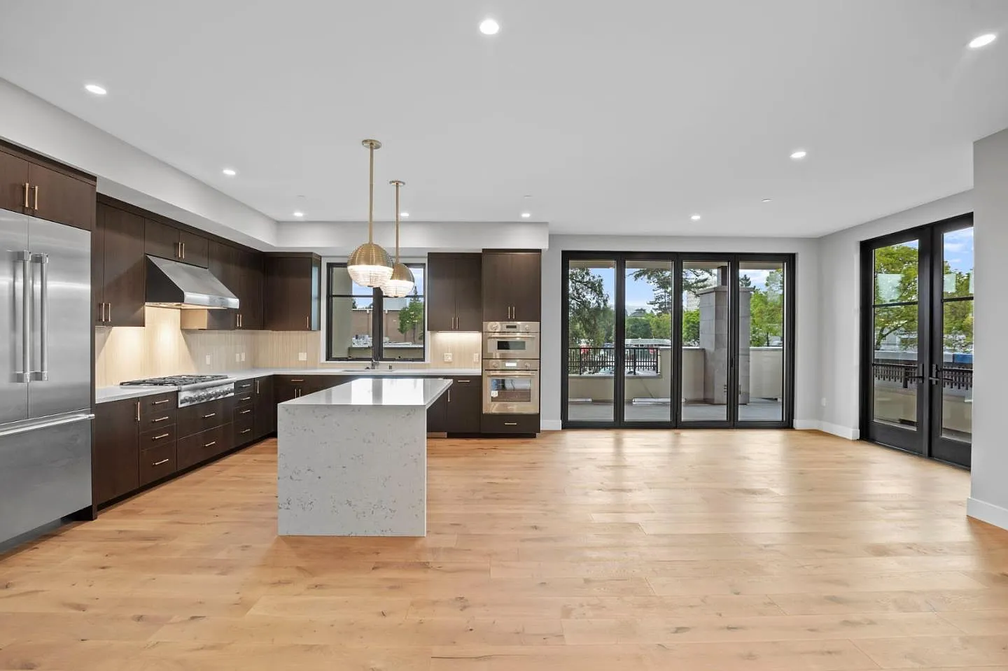 227 Hope St, listing photograph 1