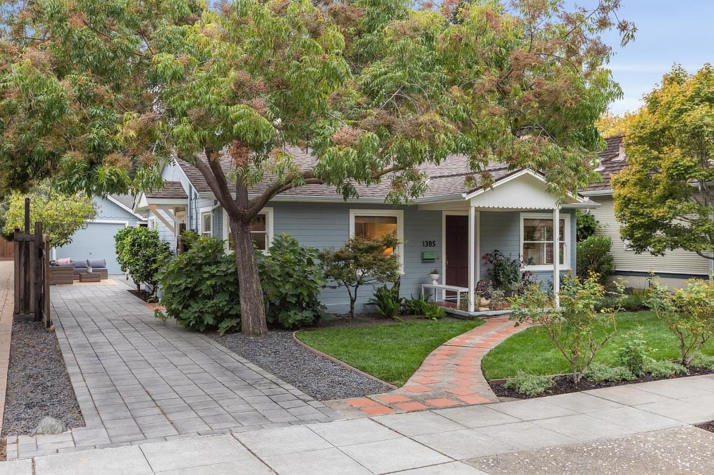 1385 Snow St, listing photograph 1