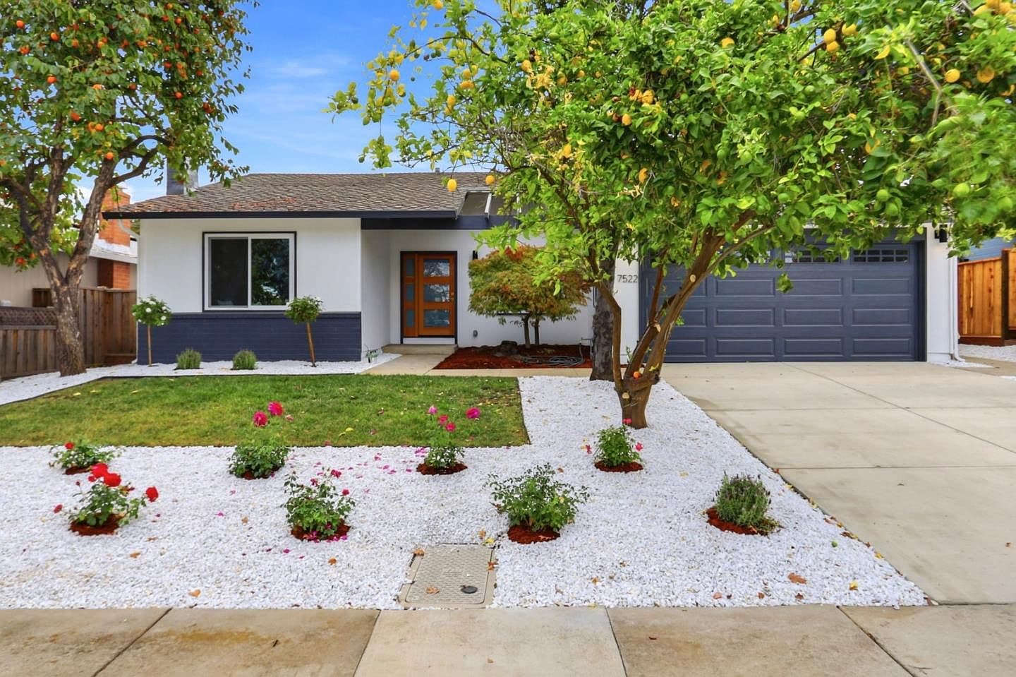 7522 Kingsbury Pl, listing photograph 1