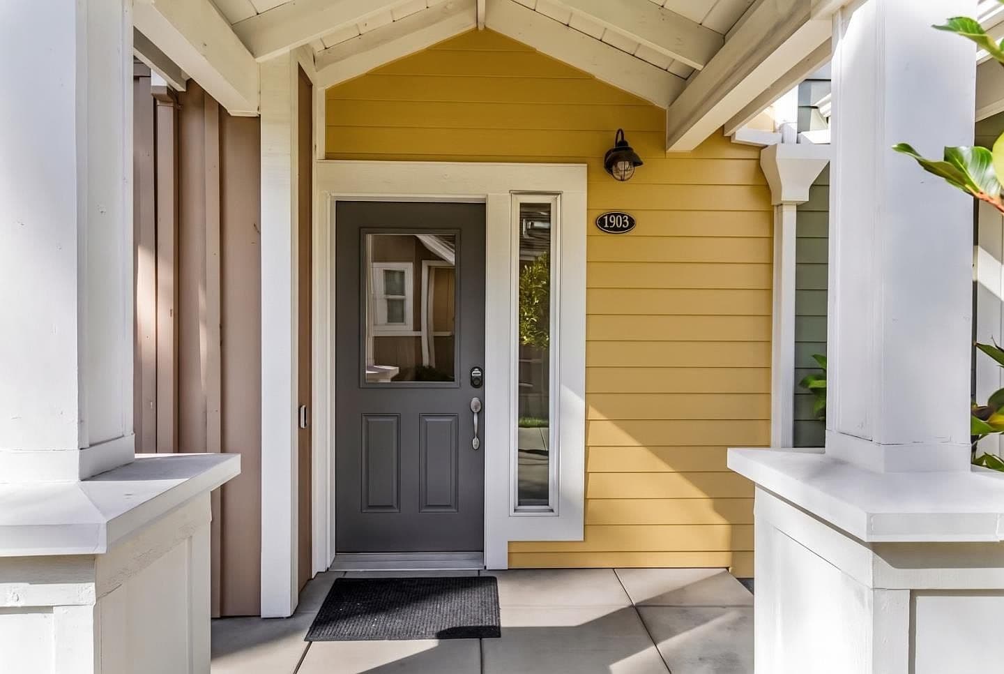 1903 Cambridge Dr, listing photograph 1