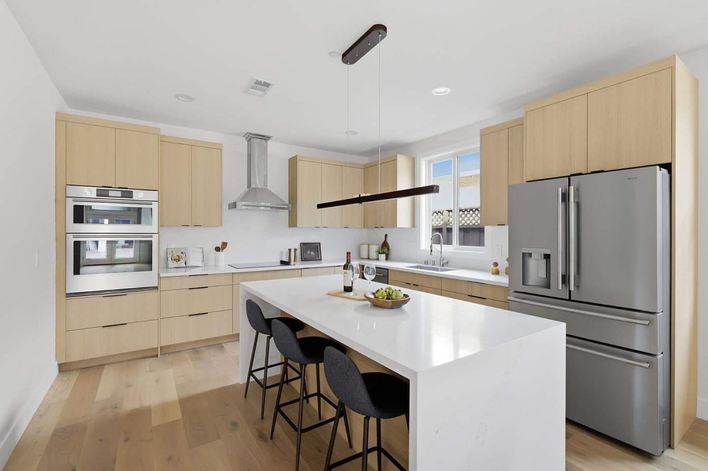 348 Angel Ave, listing photograph 1