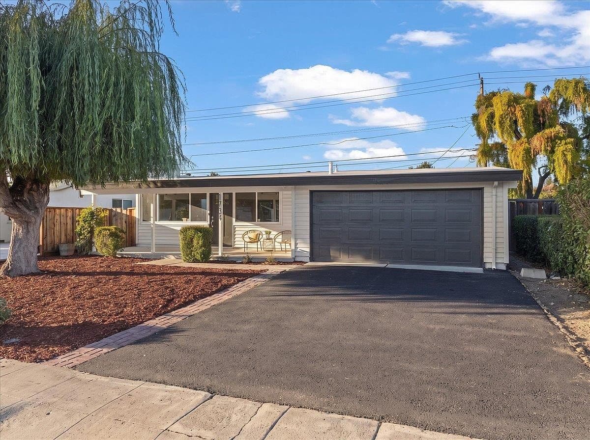 1734 Spring St, listing photograph 1