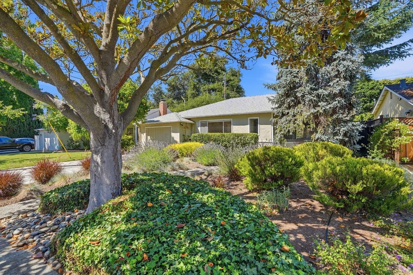 570 Kenwood Dr, listing photograph 1
