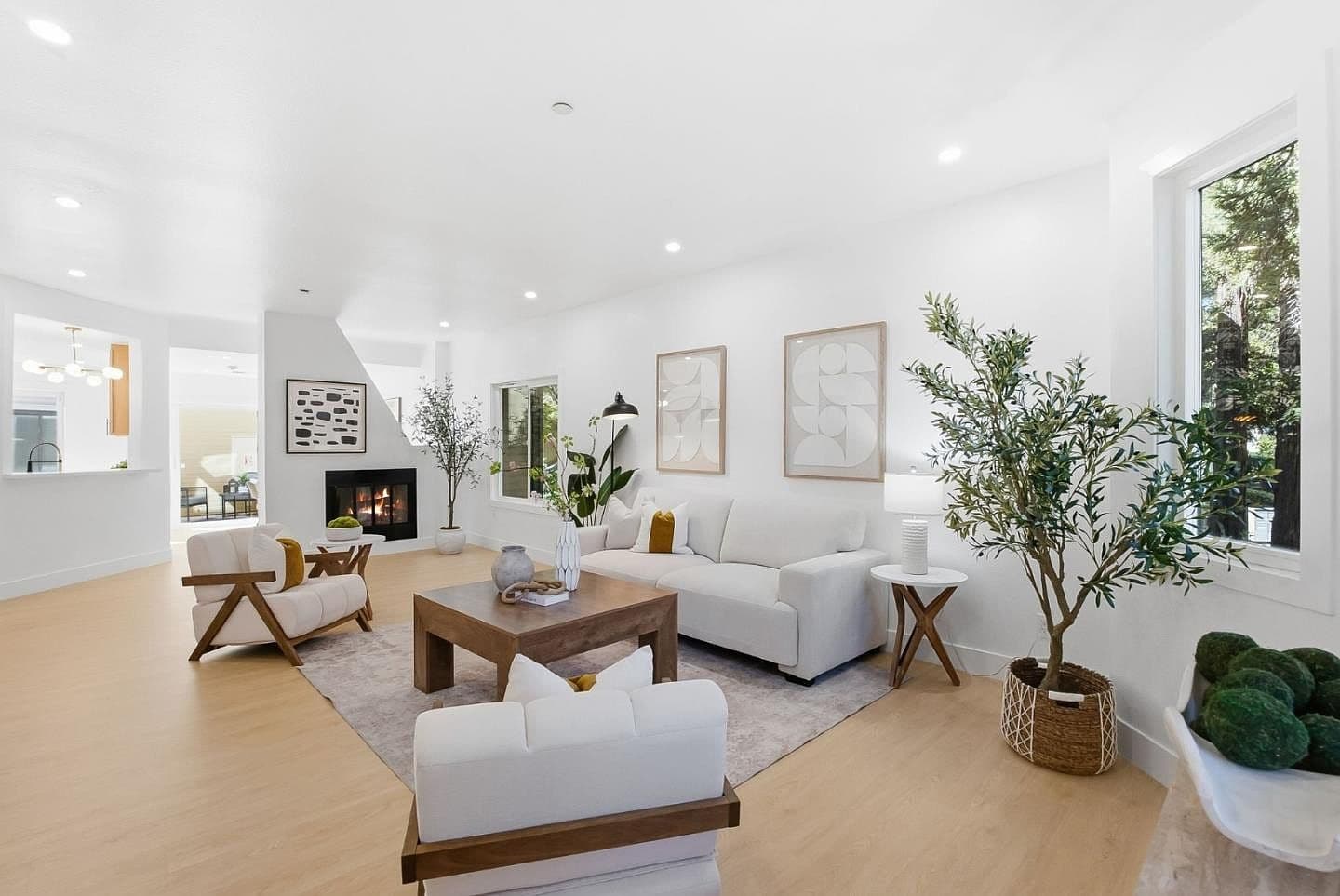 970 La Mesa Ter Unit E, listing photograph 1