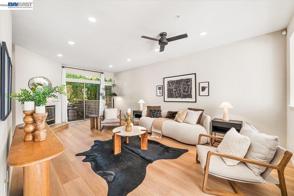 1148 La Rochelle Ter Unit C, listing photograph 1