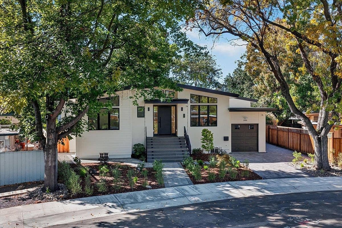 1084 Moffett Cir, listing photograph 1