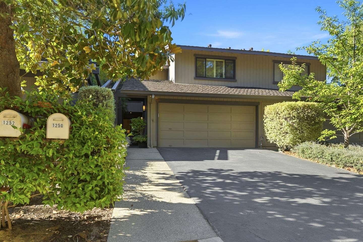 1252 Sharon Park Dr, listing photograph 1