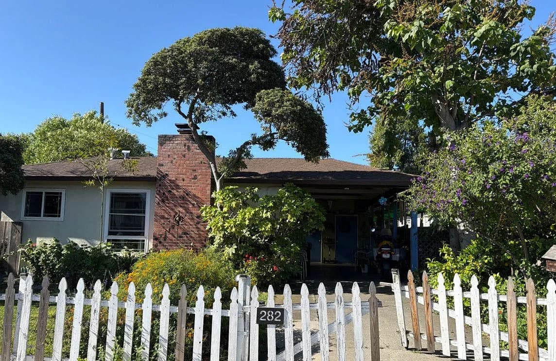 282 Eureka Ct, listing photograph 1