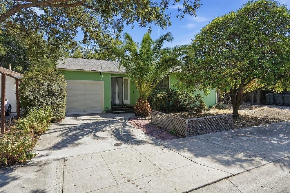 216 Bartlett Ave, listing photograph 1