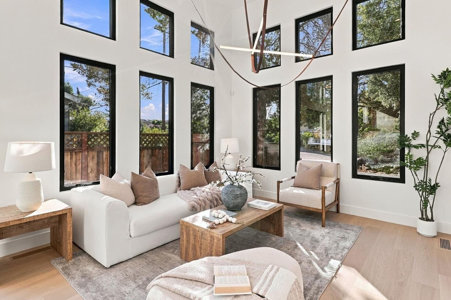 548 6th Ave, listing photograph 1