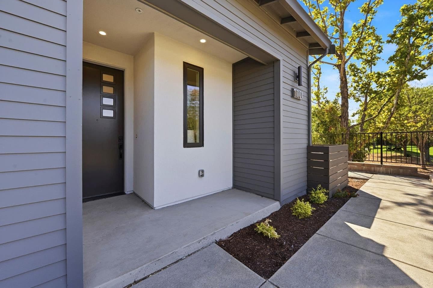 1101 Juana Ct, listing photograph 1