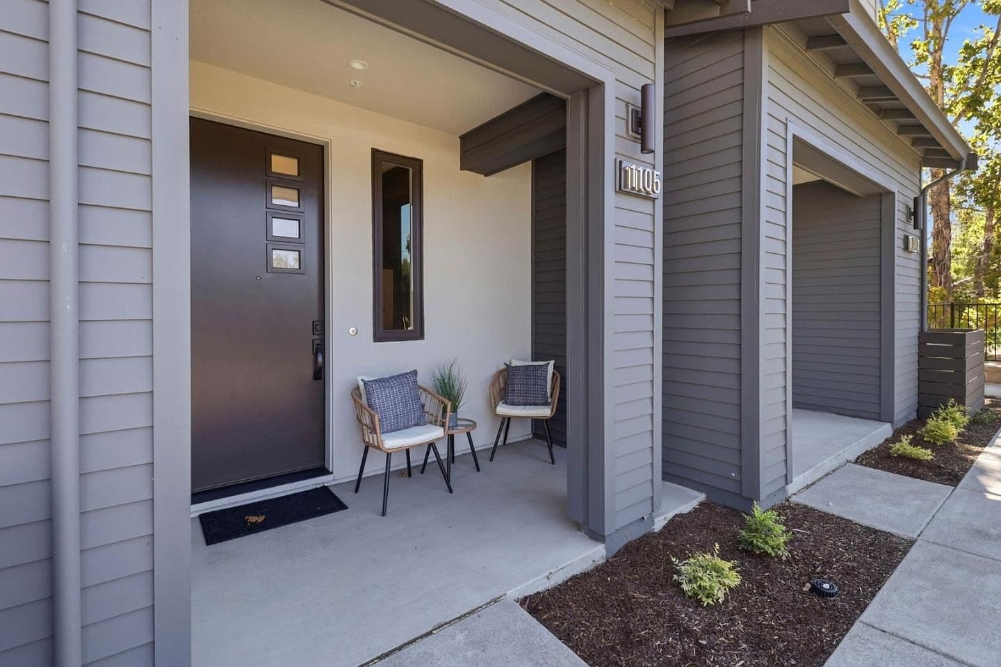 1105 Juana Ct, listing photograph 1