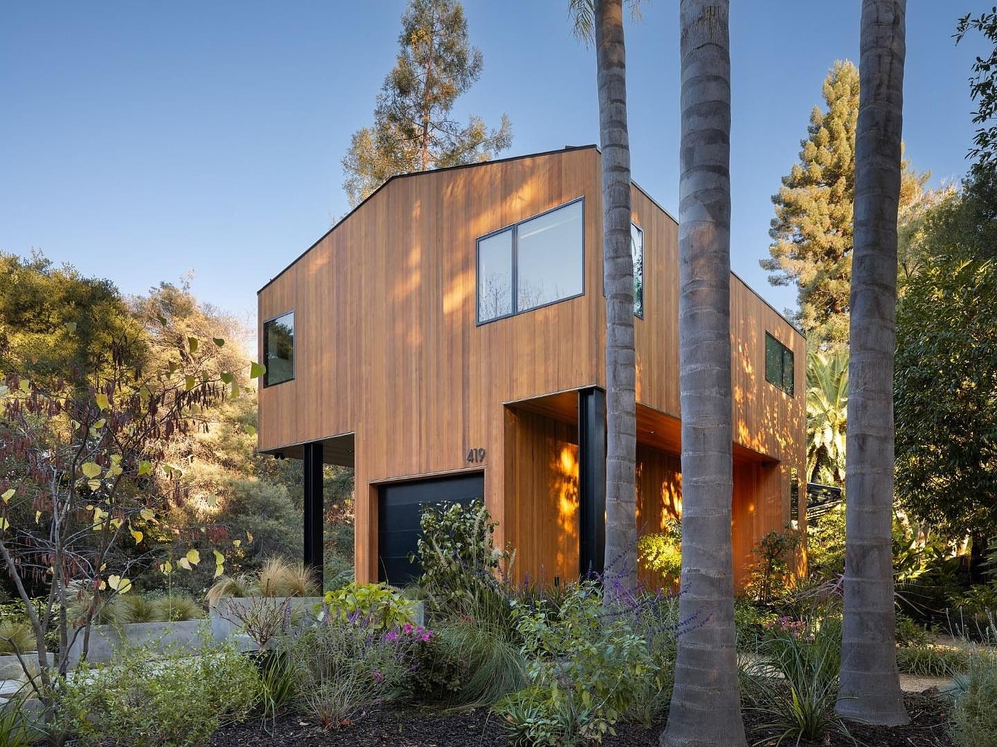 419 Palm St, listing photograph 1