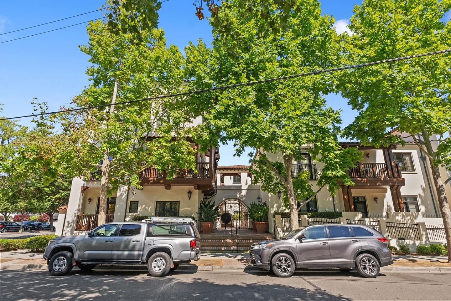 244 View St, listing photograph 1