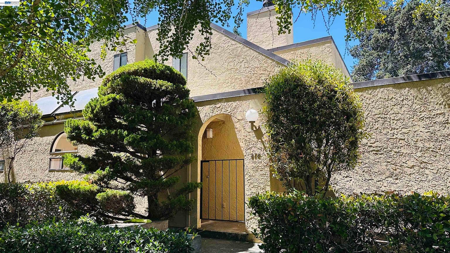 278 Montebello Ave, listing photograph 1