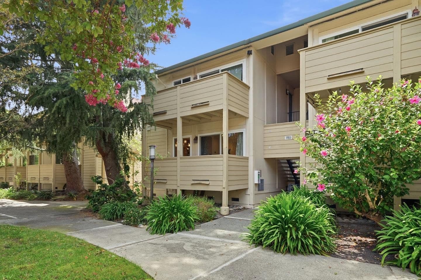 785 N Fair Oaks Ave APT 1, listing photograph 1