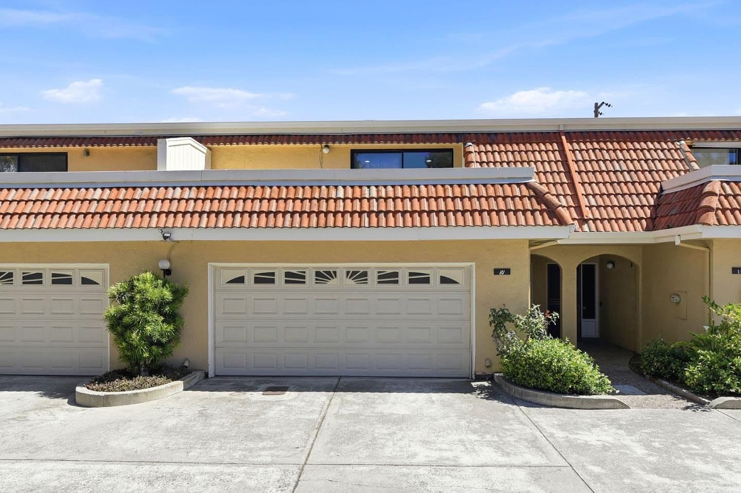 1354 Dale Ave APT 9, listing photograph 1