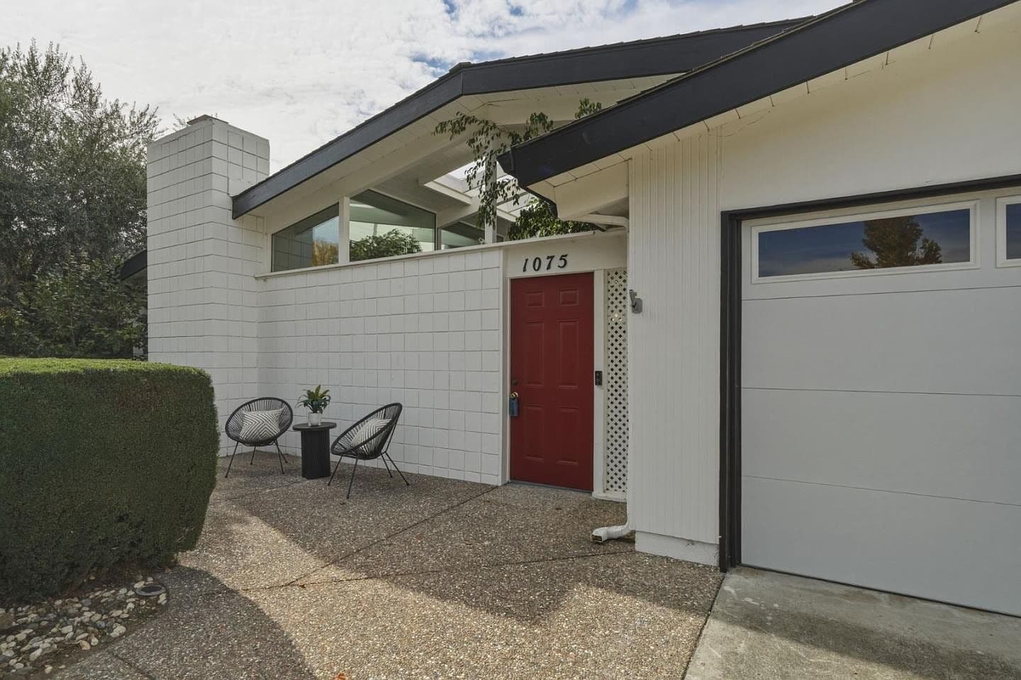 1075 Rembrandt Dr, listing photograph 1