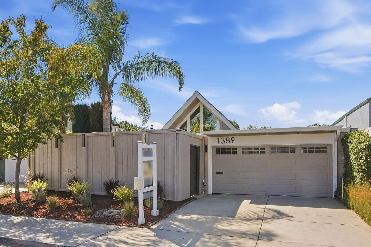1389 Sydney Dr, listing photograph 1
