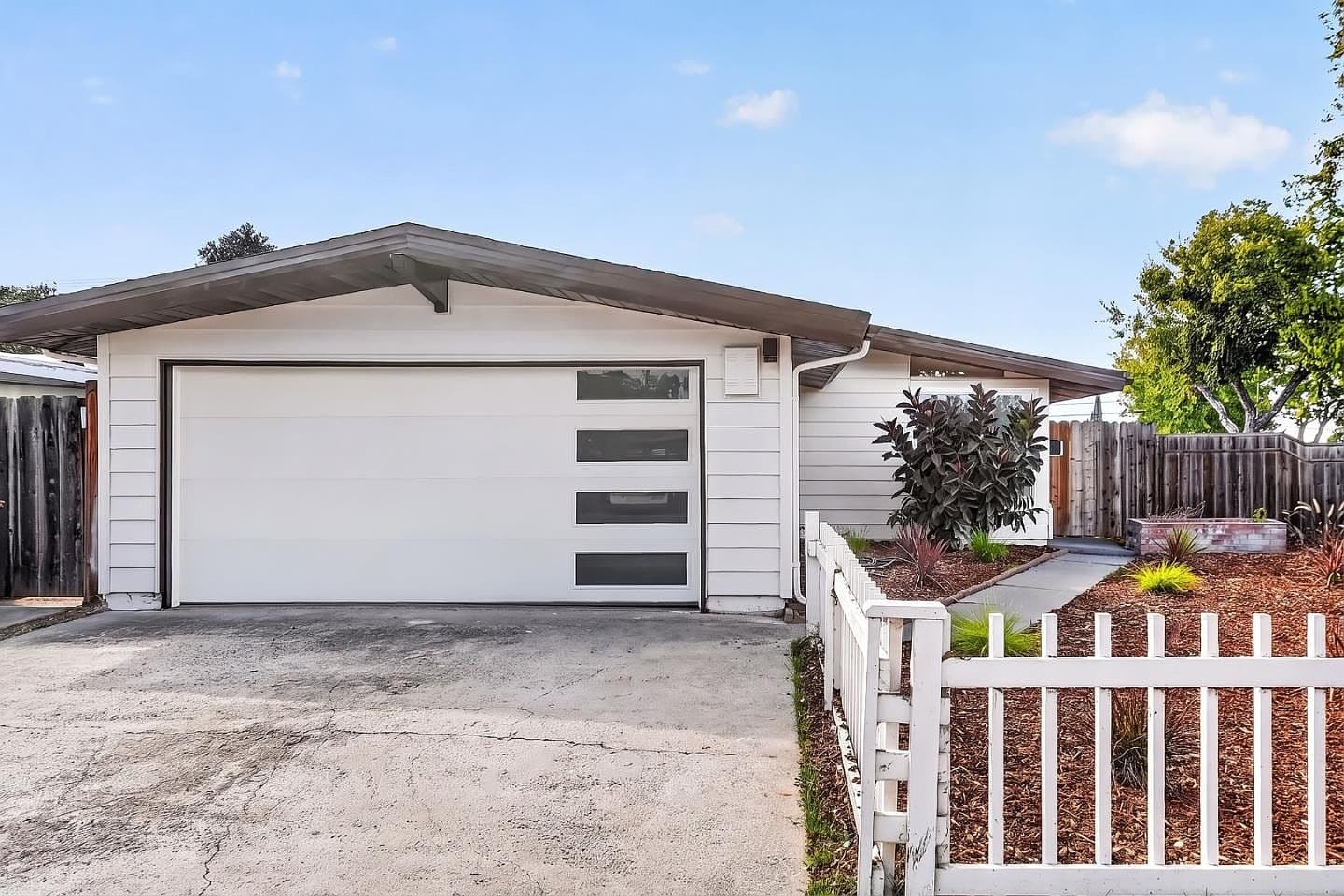 1110 Breezewood Ct, listing photograph 1